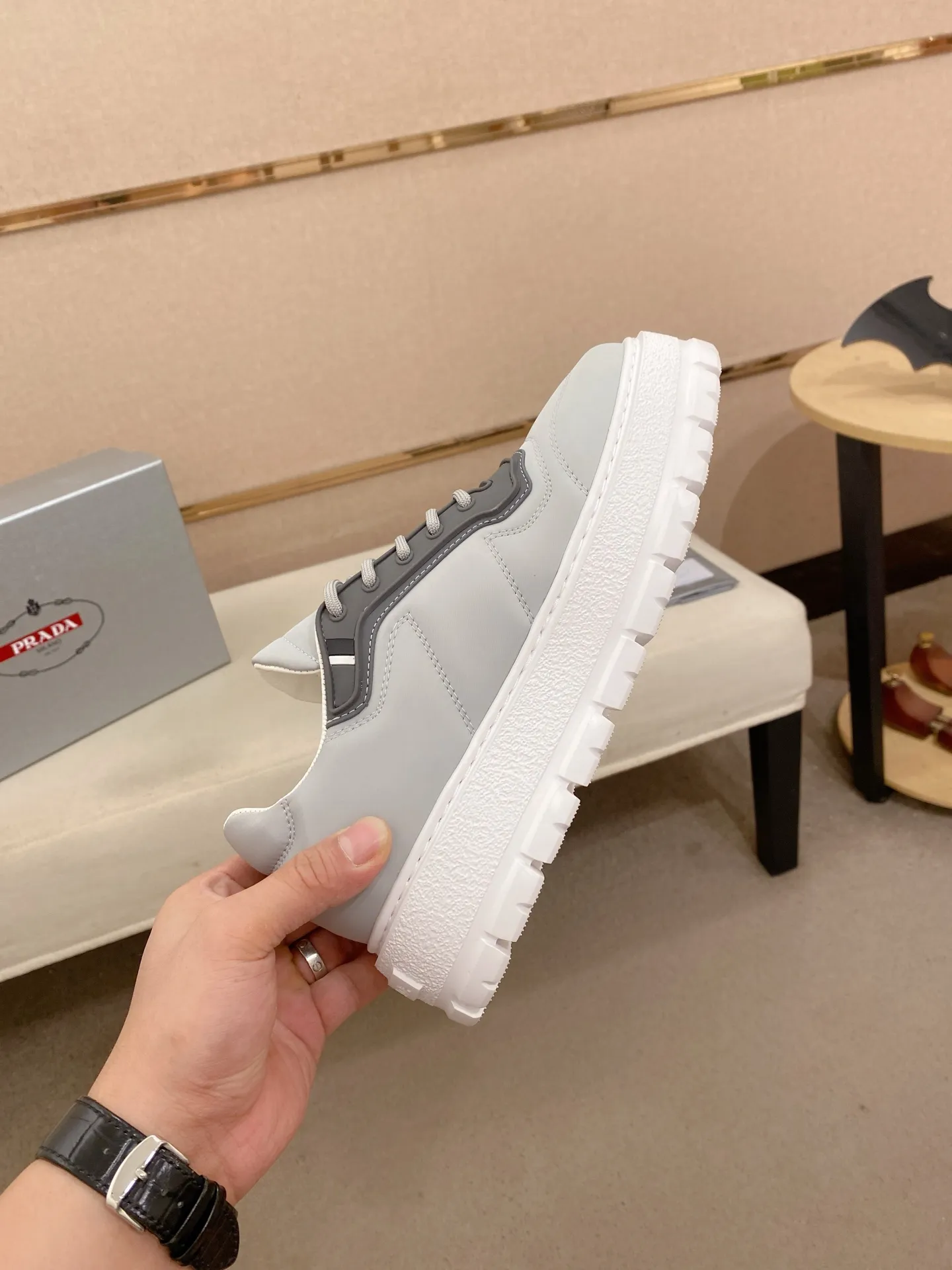 Factory price 580💰 ✔️✔️✔️High version High-quality new PRADA counters are on the market simultaneously, new men's shoes, 😘fabrics imported technological waterproof fabrics, made by pure handicrafts. Lining: Full cowhide lining. 👍🏿 High-end ☄️ air-cushion molded anti-slip rubber outsole, exquisite lines, simple and elegant, comfortable and high-end for leisure travel. Code number: 38 to 45